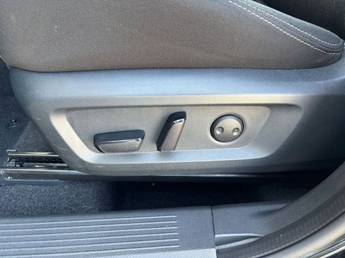 Used 2025 Nissan Rogue SV FWD image 22