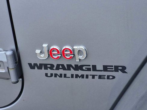 Used 2016 Jeep Wrangler Unlimited Rubicon AWD/4WD image 11