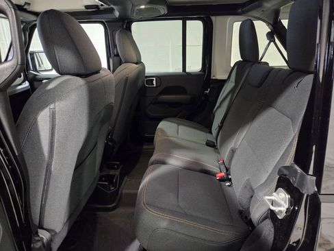 Used 2024 Jeep Wrangler Sahara image 12