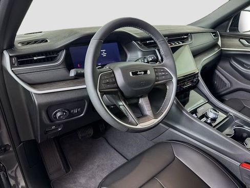 New 2025 Jeep Grand Cherokee Limited image 9