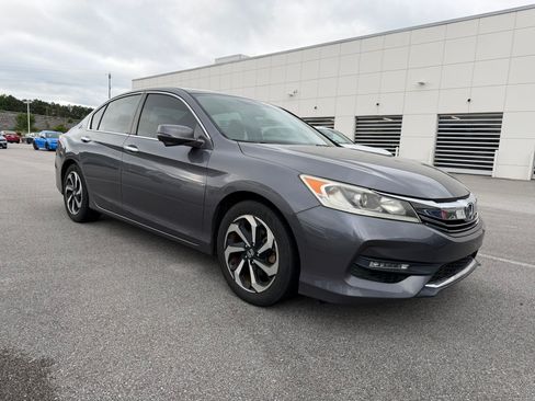 Certified 2017 Honda Accord EX-L image 4