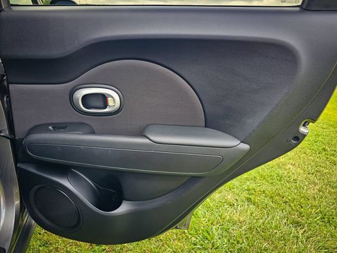 Used 2016 Kia Soul FWD image 32