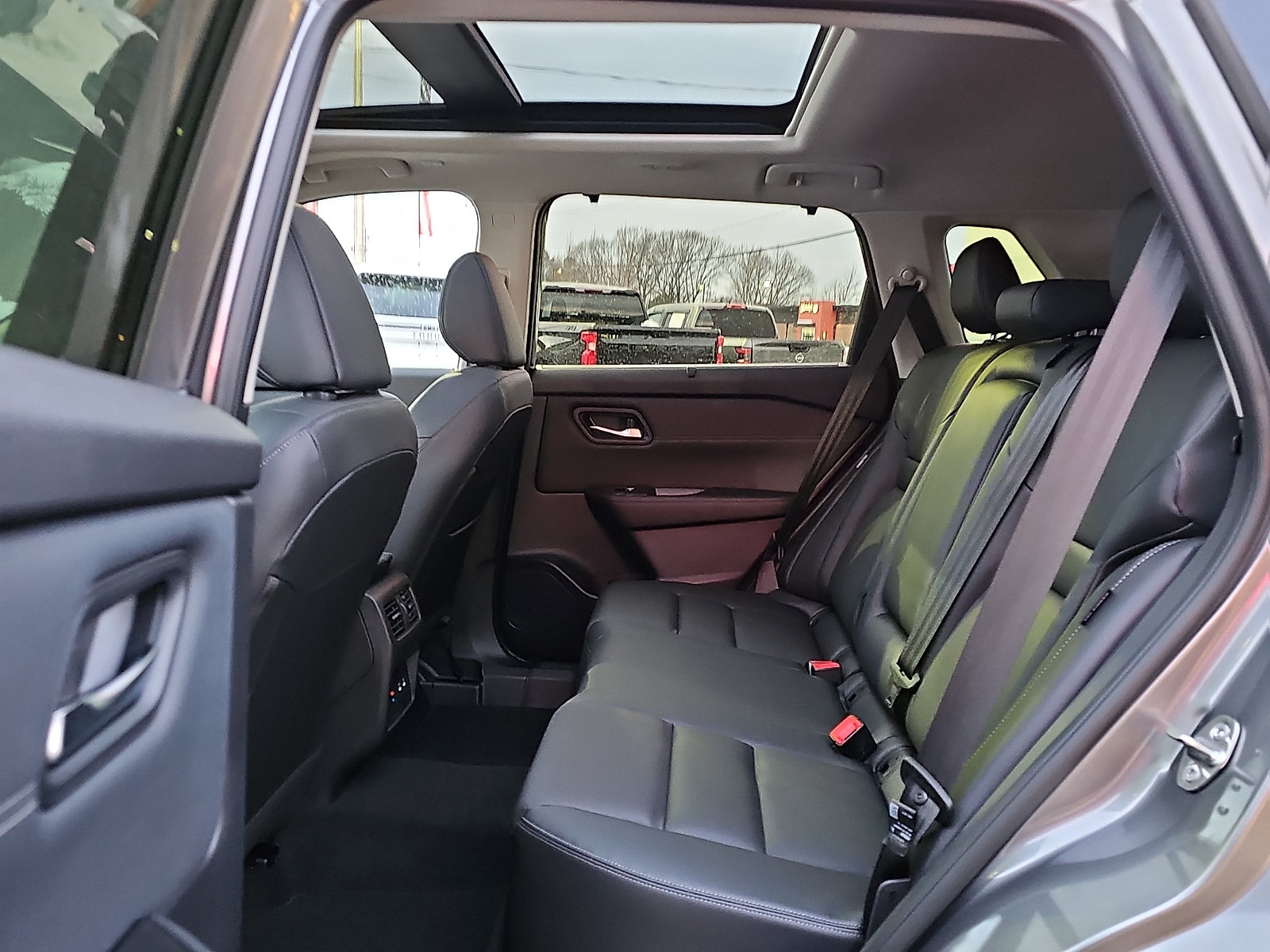 Certified 2025 Nissan Rogue SL w/ Tech Package AWD/4WD image 11