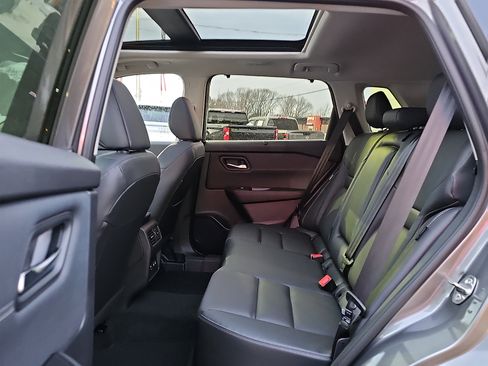 Certified 2025 Nissan Rogue SL w/ Tech Package AWD/4WD image 11