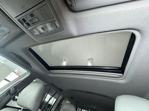 Used 2010 Toyota Highlander Limited AWD/4WD image 36
