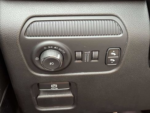 Certified 2024 Jeep Wagoneer L Series II w/ Flexible Seating Group AWD/4WD image 33