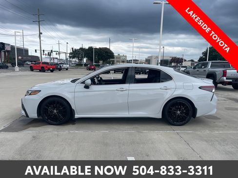 Used 2023 Toyota Camry XSE FWD image 2