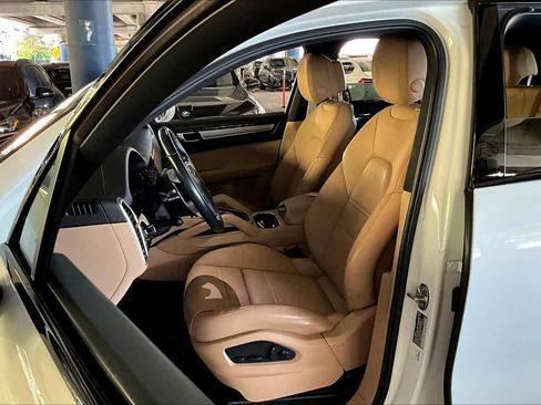Used 2022 Porsche Cayenne E-Hybrid AWD/4WD image 23