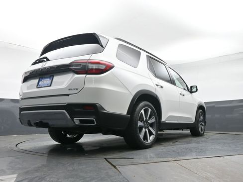 Used 2023 Honda Pilot Elite image 32