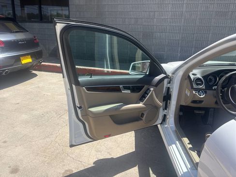 Used 2013 Mercedes-Benz C 250 Sedan image 9