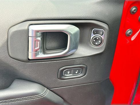 Used 2022 Jeep Wrangler Unlimited Sahara w/ Cold Weather Group AWD/4WD image 19