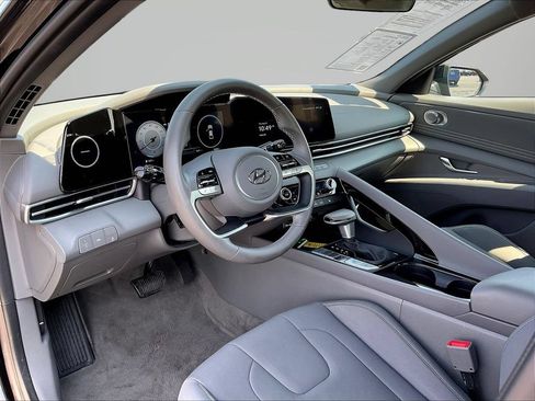Certified 2023 Hyundai Elantra SEL w/ Convenience Package FWD image 16