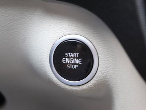 Used 2020 Volvo XC40 T5 Momentum w/ Protection Package image 23