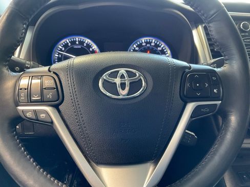 Used 2015 Toyota Highlander Limited Platinum image 11