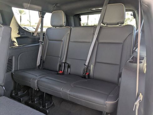 Used 2024 GMC Yukon XL SLT image 16