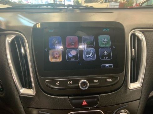Used 2017 Chevrolet Malibu LT FWD image 17