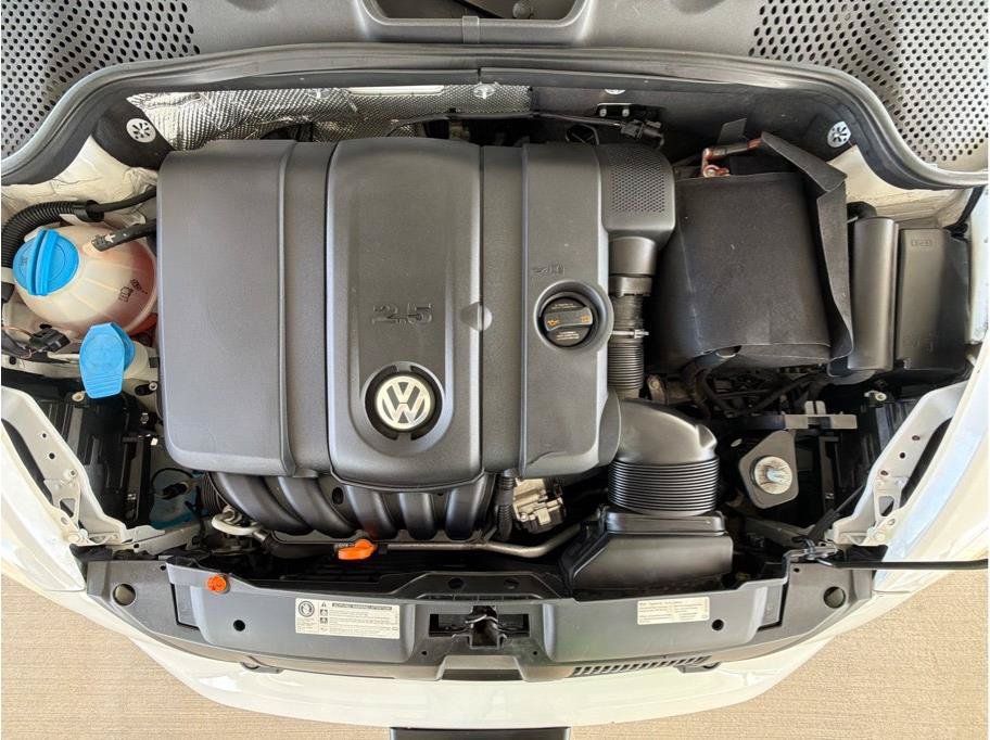 Used 2013 Volkswagen Beetle 2.5 FWD image 27