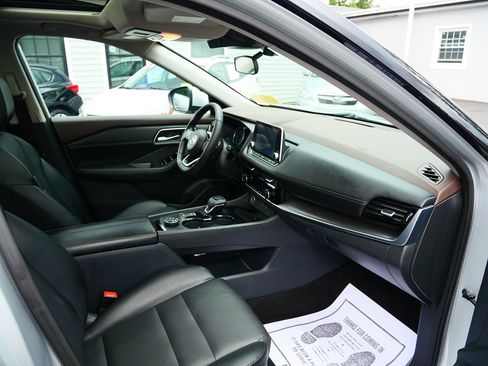 Used 2021 Nissan Rogue SV w/ Premium Package AWD/4WD image 16