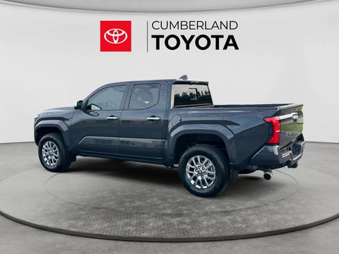 Used 2025 Toyota Tacoma Limited AWD/4WD image 3