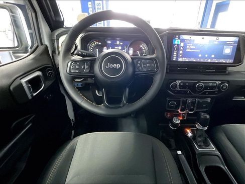 Used 2024 Jeep Wrangler Unlimited AWD/4WD image 17