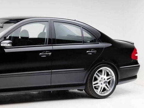 Used 2005 Mercedes-Benz E 500 Sedan image 29