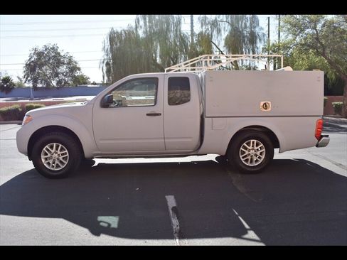 Used 2016 Nissan Frontier SV RWD image 4