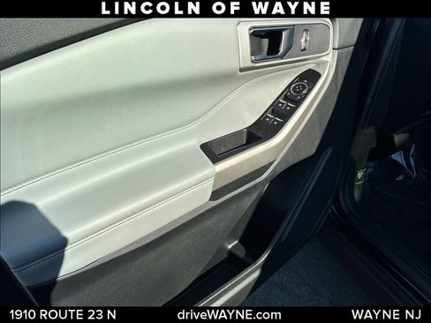 Used 2022 Ford Explorer XLT w/ Equipment Group 202A AWD/4WD image 12