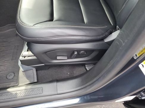 Used 2022 Ford Explorer XLT w/ Equipment Group 202A AWD/4WD image 17