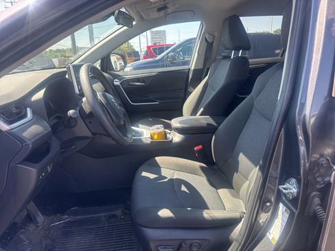 Used 2024 Toyota RAV4 XLE AWD/4WD image 2
