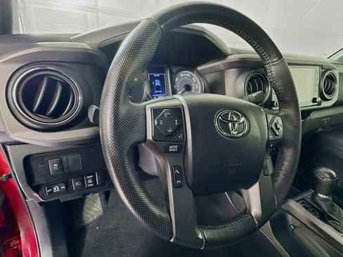 Used 2021 Toyota Tacoma TRD Off-Road image 11