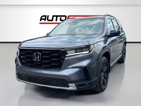 Used 2025 Honda Pilot Black Edition image 3