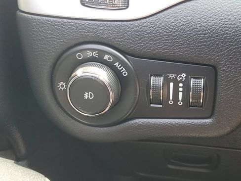 Used 2016 Jeep Cherokee Trailhawk w/ Cold Weather Group AWD/4WD image 19