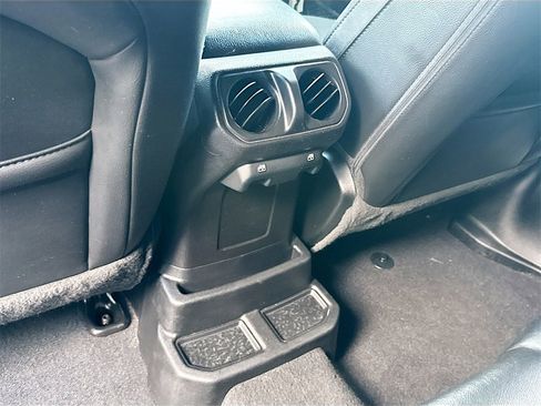 Used 2021 Jeep Wrangler Unlimited Freedom Edition image 27