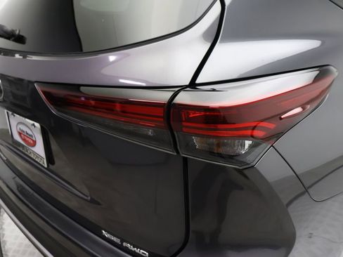 Certified 2025 Toyota Highlander XSE image 9