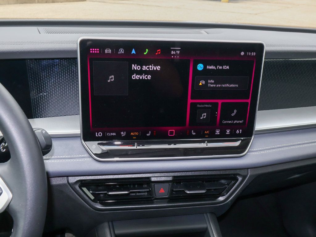 Used 2025 Volkswagen Tiguan SE AWD/4WD image 18