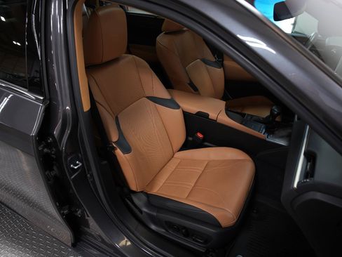 Used 2022 Lexus ES 350 Ultra Luxury w/ Accessory Package 2 FWD image 17