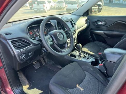 Used 2019 Jeep Cherokee Latitude w/ Popular Appearance Group FWD image 7