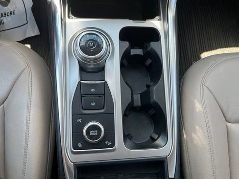 Used 2020 Ford Explorer XLT w/ Equipment Group 202A AWD/4WD image 37
