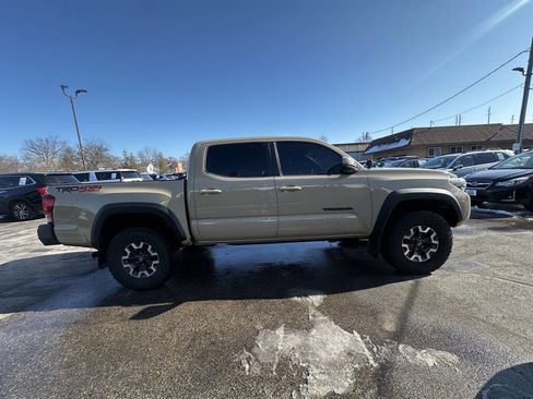 Used 2016 Toyota Tacoma TRD Off-Road w/ Towing Package image 4