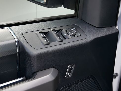 Used 2019 Ford F150 XLT w/ Equipment Group 302A Luxury AWD/4WD image 16