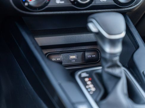 Used 2025 Kia Soul LX w/ LX Technology Package FWD image 27