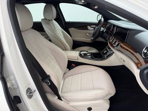 Used 2018 Mercedes-Benz E 400 4MATIC Sedan w/ Premium 2 Package (Q02) image 18