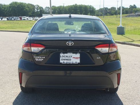 Used 2024 Toyota Corolla LE FWD image 3