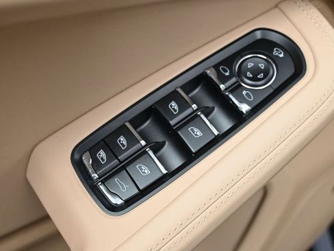 Certified 2026 Porsche Macan AWD/4WD image 19