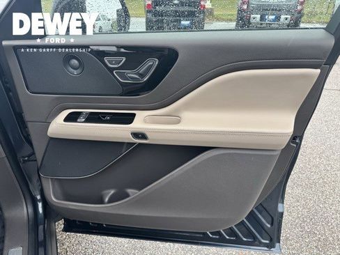 Used 2021 Lincoln Aviator Reserve w/ Equipment Group 201A image 37