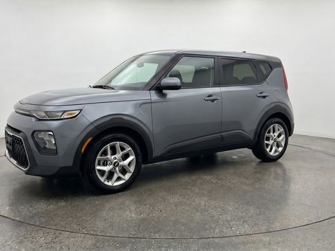 Used 2025 Kia Soul LX w/ LX Technology Package FWD image 3