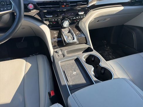 Used 2025 Acura MDX w/ Technology Package image 17