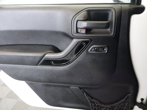 Used 2014 Jeep Wrangler Altitude image 29