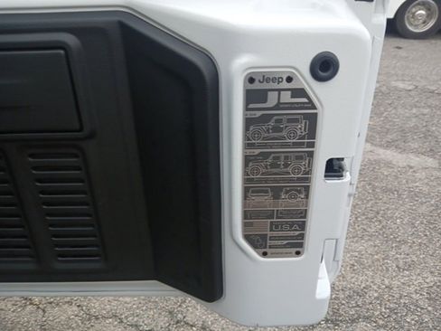 Used 2023 Jeep Wrangler Unlimited Rubicon w/ Steel Bumper Group image 20