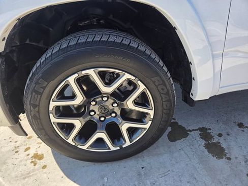 Used 2025 RAM 1500 Laramie AWD/4WD image 30
